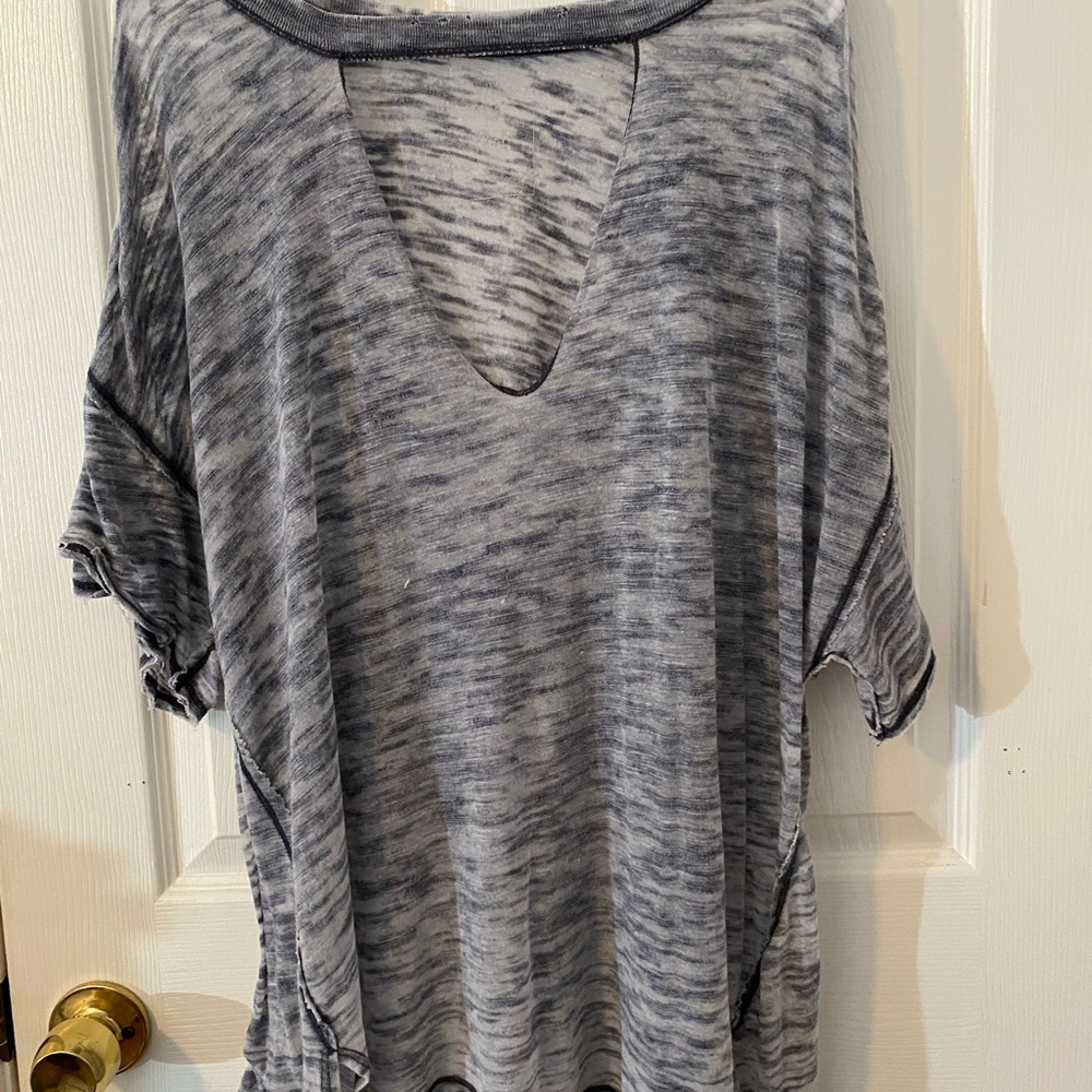 Long v-neck t-shirt